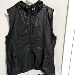 Under Armour rain vest with hood. Perfect for running.